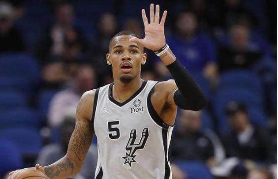 持是职业素 持是职业素